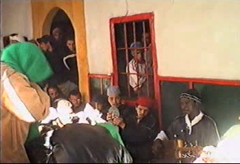 c abd lah o 3wira chofo 3wira kitbarbass bi 3aynihh    hhhh